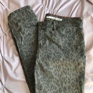 DKNY Cheetah Jeans-size 8